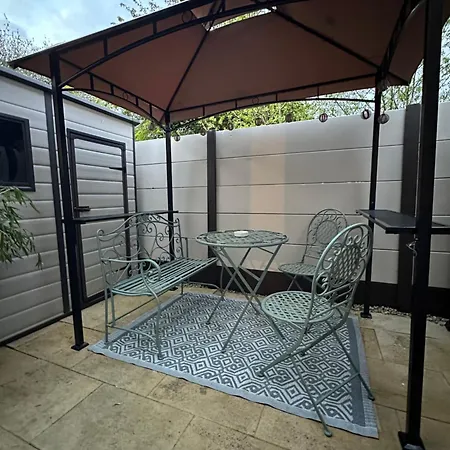 Relax At The Little Door No26 Апартаменты Monasterevin